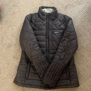 Patagonia jacket size Medium in a charcoal gray color. GUC